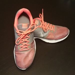 OMEN'S FLEX BIJOUX COOL GREY/PINK RUNNING SHOE 10